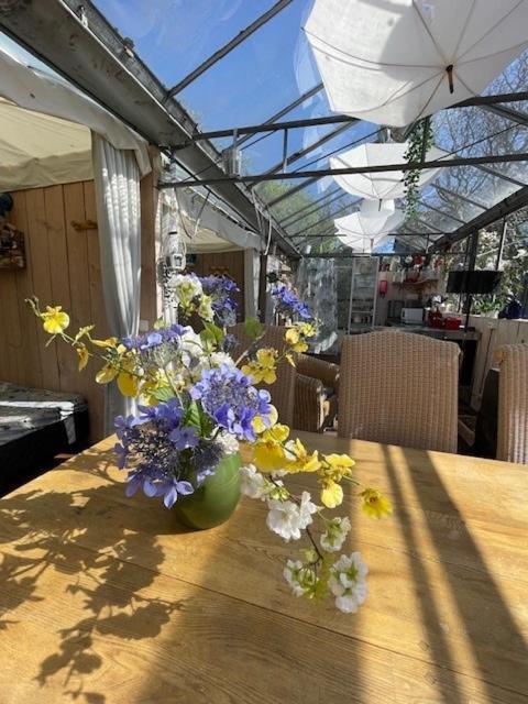 Vrijstaande accommodatie Glamping de Kas InN Hank Exterior foto